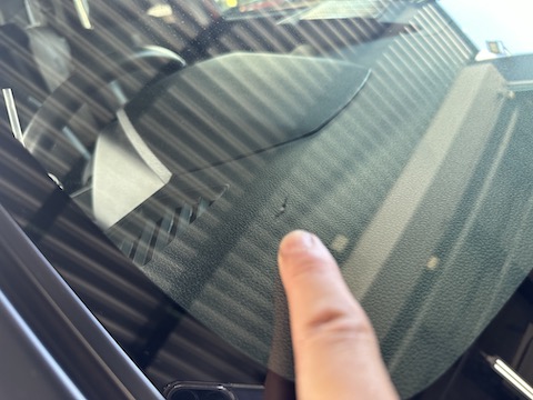 デントスマイルはフロントガラス修理を即時対応！