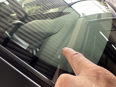 デントスマイルはフロントガラス修理を即時対応！