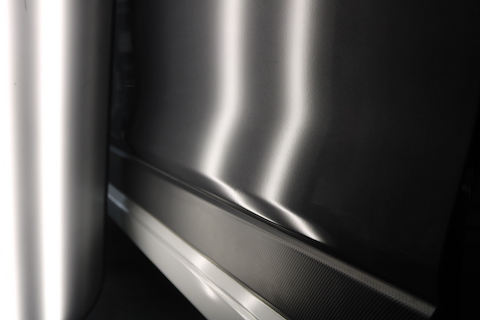 ドアのプレスラインのへこみをデントリペアで即時修理