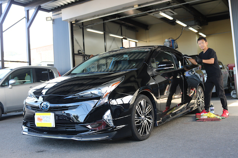 プリウス ドアに当て逃げのへこみ、即時修理可能！