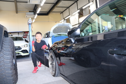 車のプレスラインのへこみ、塗装しないデントリペアで即時修理！