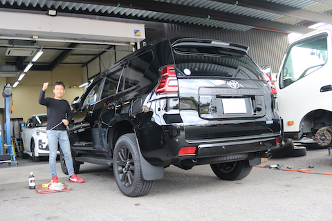 塗装か交換案内となるへこみをデントリペアで即時修理！