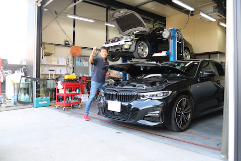 ボンネットのへこみもデントリペアで綺麗に修理！