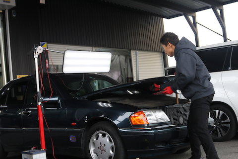 旧車のベンツの複数あったへこみをデントリペア修理