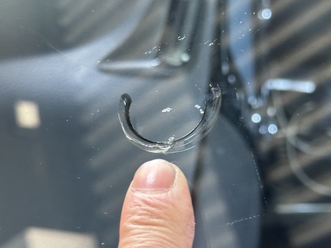 フロントガラスの大きなひび割れをウインドリペアで解決！