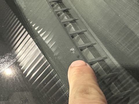 フロントガラス交換と言われたひび割れ傷の修理