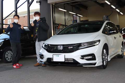 冬は飛び石でフロントガラス割れ続出！即日修理対応します