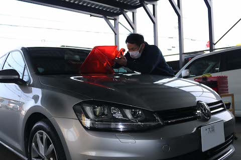 輸入車のフロントガラスひび割れもウインドリペア修理！