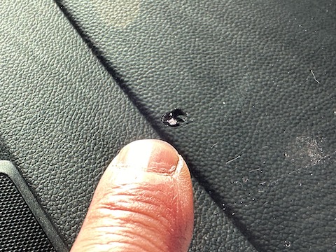 冬は飛び石でフロントガラス割れ続出！即日修理対応します