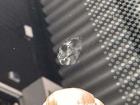 輸入車のフロントガラスひび割れもウインドリペア修理！