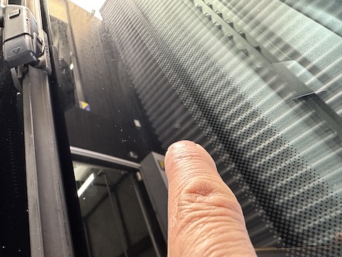 輸入車のフロントガラスひび割れもウインドリペア修理！