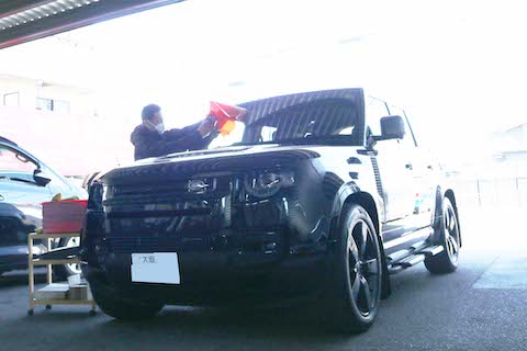 フロントガラスのひび割れや欠け傷を直します