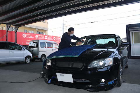 フロントガラスの大きなひび割れ傷を修理！