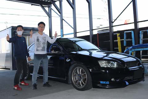 フロントガラスの大きなひび割れ傷を修理！