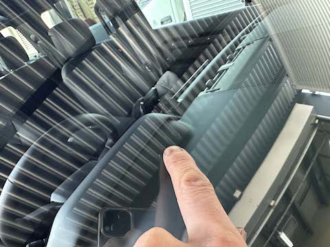 フロントガラスのひび割れや欠け傷を直します