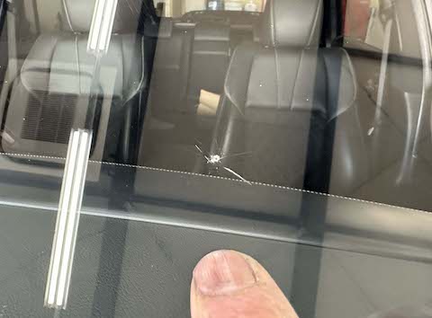 フロントガラスのウインドリペア不十分な傷を修理！