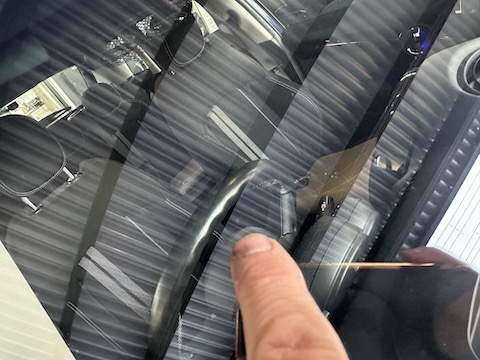 青色のコートテクトガラスもひび割れ修理可能！