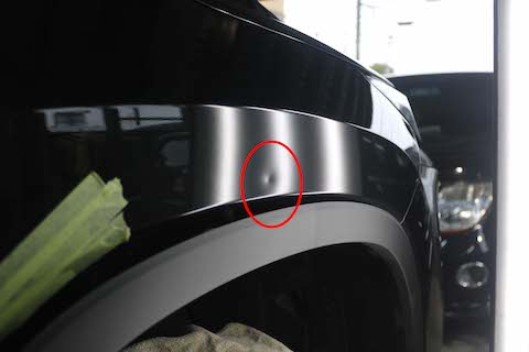 レクサスのフェンダーへこみを跡形もなく綺麗に修理！