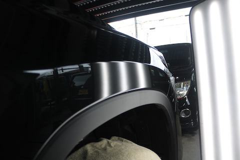 レクサスのフェンダーへこみを跡形もなく綺麗に修理！