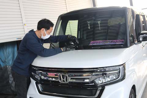 フロントガラス下側のひび割れ傷修理！