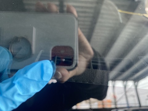 フロントガラス下側のひび割れ傷修理！