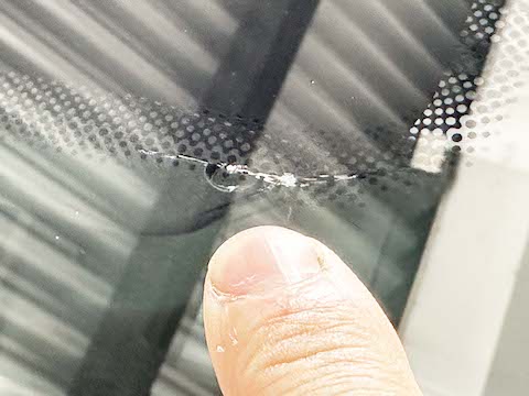 フロントガラスの大きなひび割れも修理可能！デントスマイルのウインドリペアの魅力