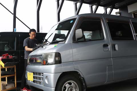 フロントガラスの黒い部分のひび割れも修理対応！