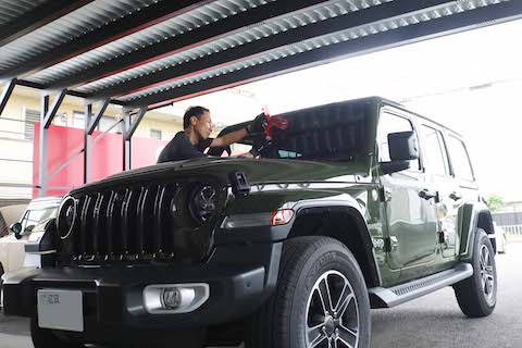 フロントガラスの大きなひび割れも修理可能！デントスマイルのウインドリペアの魅力