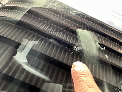 特殊なフロントガラスでもウインドリペア修理対応