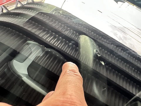 特殊なフロントガラスでもウインドリペア修理対応