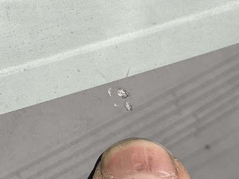 フロントガラスの黒い部分のひび割れも修理対応！