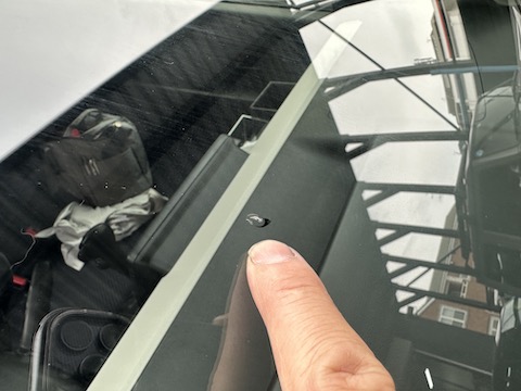 ワゴンRのフロントガラスひび割れを即日修理