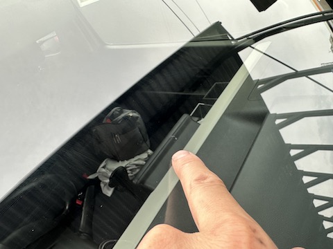 ワゴンRのフロントガラスひび割れを即日修理