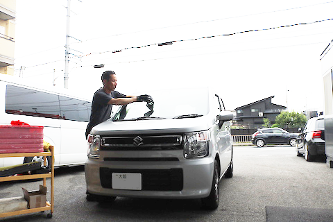 ワゴンRのフロントガラスひび割れを即日修理