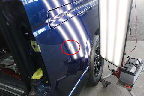 ハイエースクォーターへこみ、塗装しないデントリペア修理で解決