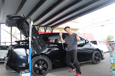 プリウスのドアへこみを塗装しないデントリペア修理