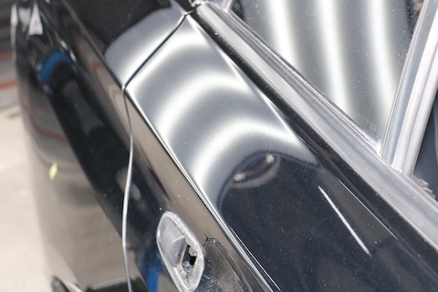 プリウスのドアへこみを塗装しないデントリペア修理