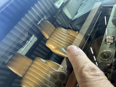 フロントガラスの複雑なひび割れ傷をウインドリペア修理