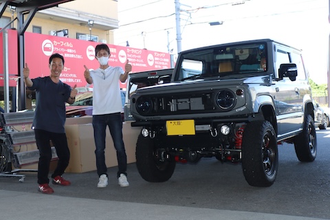 フロントガラスの複雑なひび割れ傷をウインドリペア修理