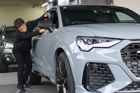 RSQ3のアウディへこみを塗装しないデントリペア修理