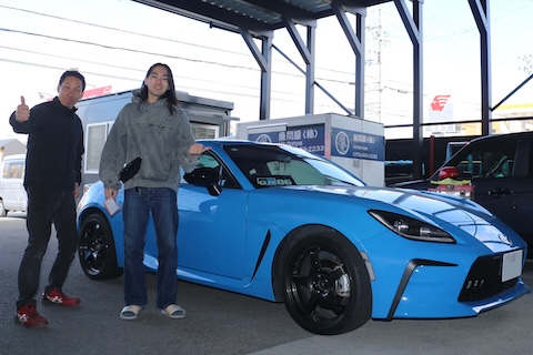 愛知県から大阪へ移動中に飛び石でガラスひび割れを当日修理対応！