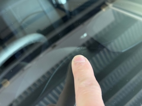 フロントガラスの色んなひび割れ修理、当日施工対応！