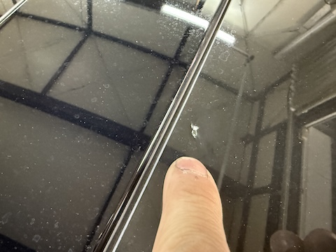 フロントガラスの色んなひび割れ修理、当日施工対応！