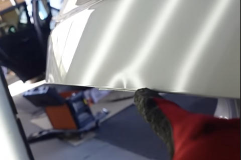 CX-60ドア角の折れもデントリペア塗装なしで綺麗に修復！