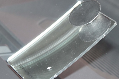 フロントガラス小さな傷もヒビが伸びるリスクあります！