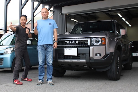 フロントガラス小さな傷もヒビが伸びるリスクあります！