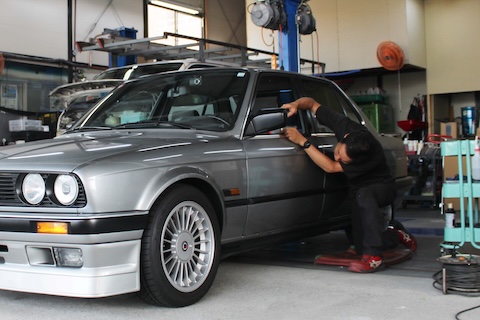 旧車BMWのへこみ修理をデントリペアで解決