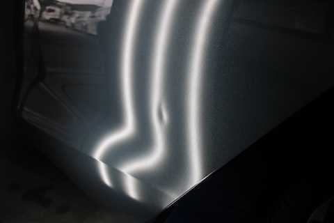 並行輸入クプラ・レオンのへこみをデントリペアで修復！