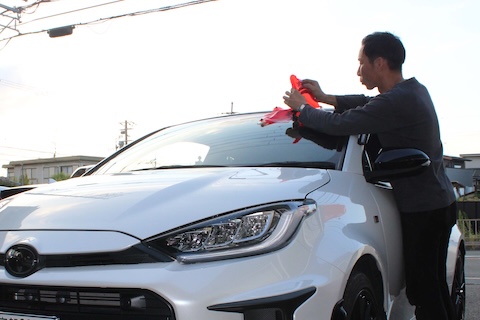 ヤリスのフロントガラスひび割れ修理をウインドリペアで対応！