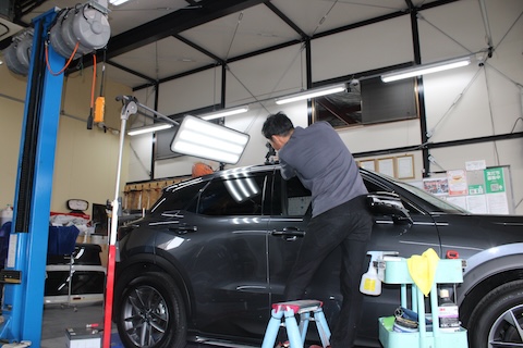 レクサスLBXのルーフサイド凹みをプーリングで修復！